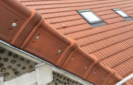 CB COMPAGNON COUVREUR - Réparation Démoussage Fuites Toiture Couverture Zinguerie 83 Var Fréjus St-Tropez St-Maxime